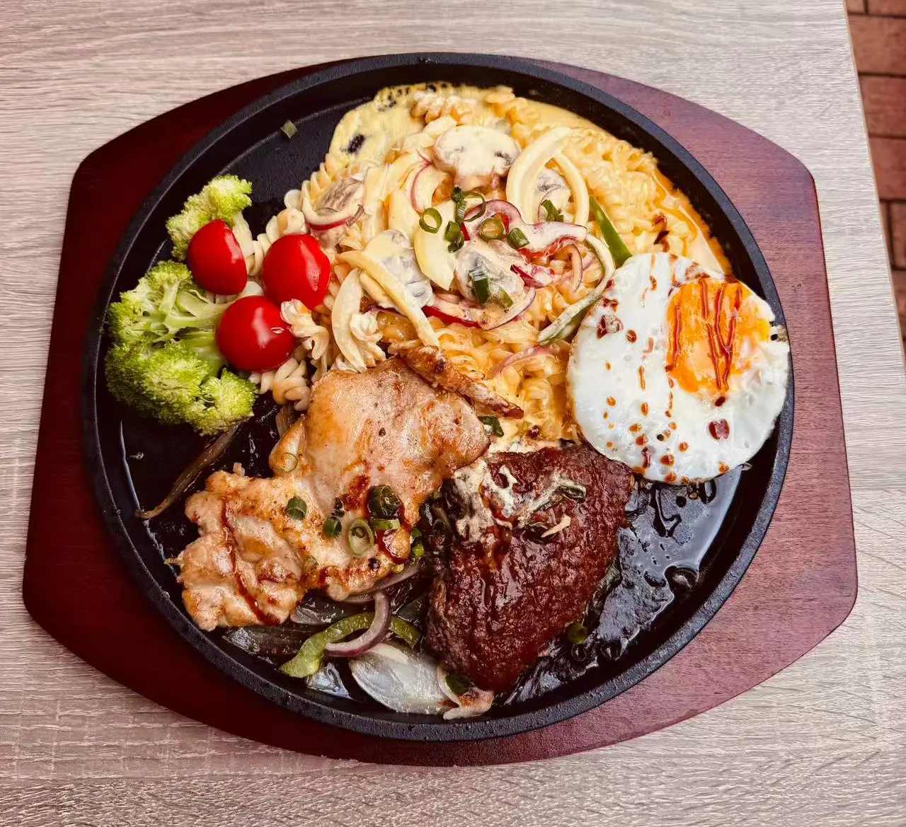 Tariyaki chicken en beef